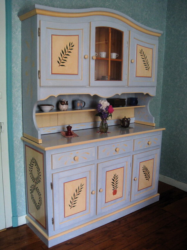 vaisselier peint &agrave; la main