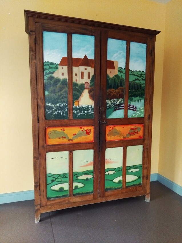 Armoire peinte &agrave; la main, d&eacute;coration naif