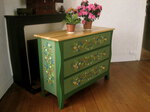commode d&eacute;cor&eacute;e et peinte &agrave; la main
